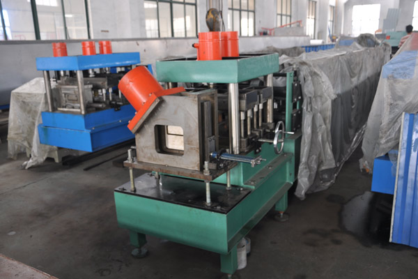 z-purlin-roll-forming-machine-5.jpg